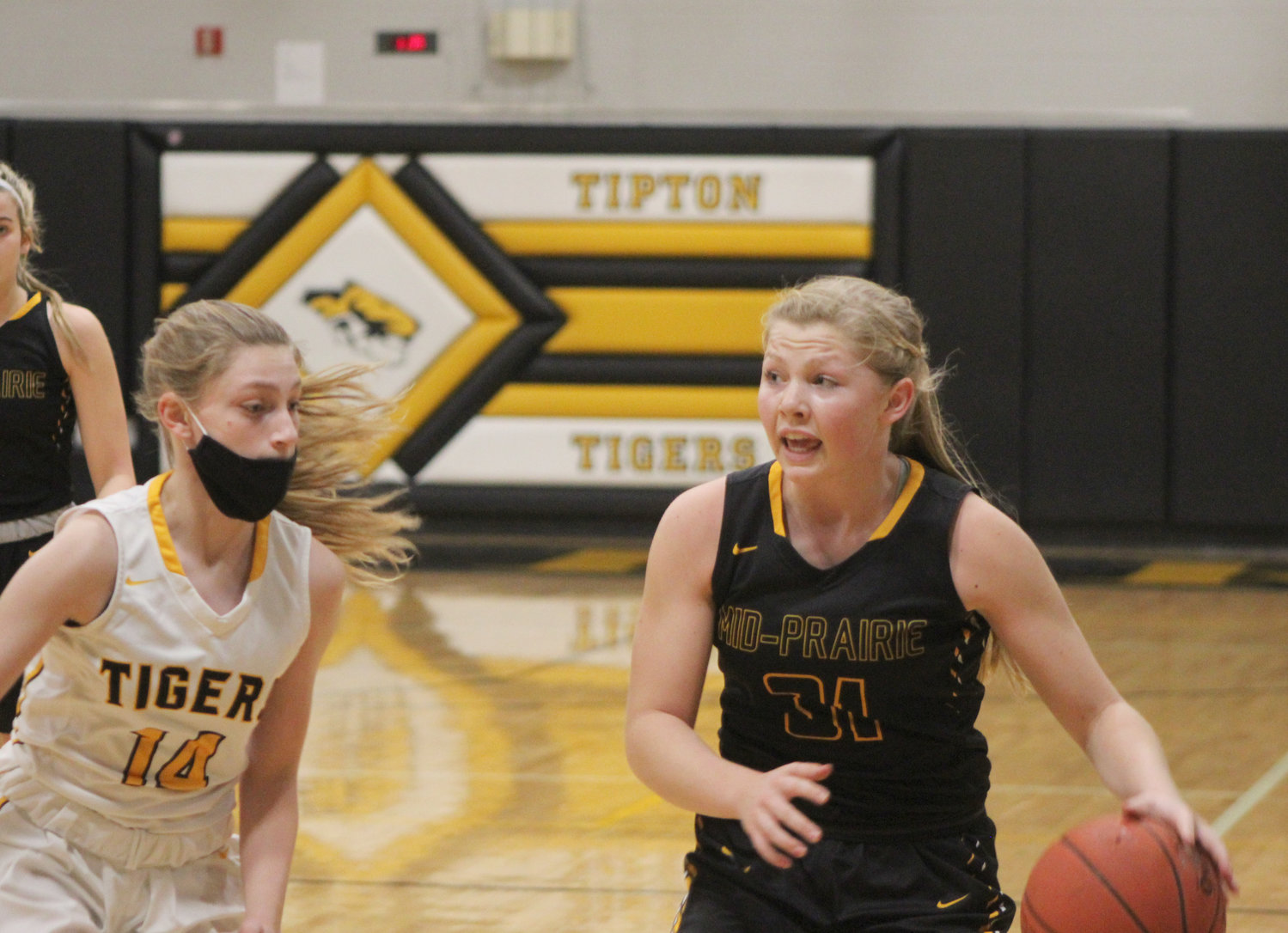 Mid-Prairie senior Myah Lugar moves the ball into the front court as Tipton’s Carly Langenburg defends during Friday’s game. Lugar scored 24 points and leads Mid-Prairie with 41 through three games.