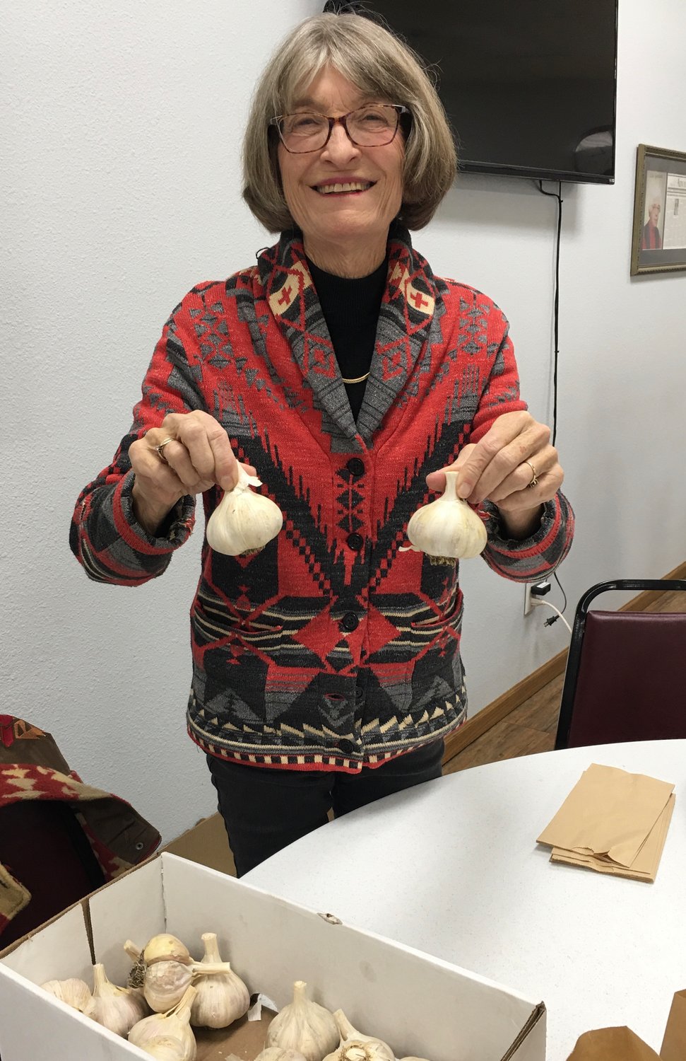 Ellen Johnston of Morning Sun discussed garlic growing with the Wellman Garden Club on Nov. 17.