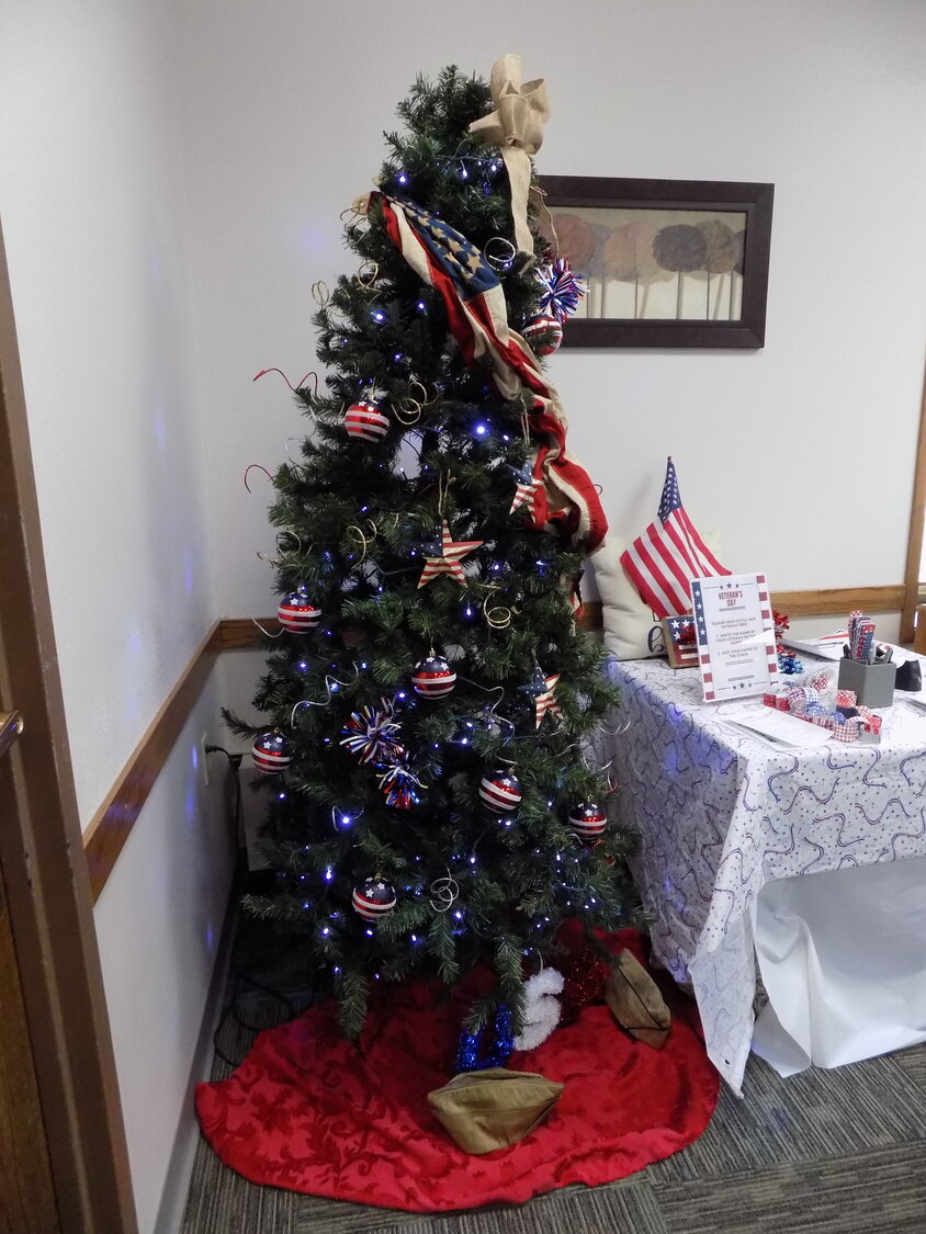 A table filled with sweet treats awaited attendees after the program; staff also invited folks to write the names of veterans in their families on slips of paper to be added to the patriotic tree in the form of a paper chain.